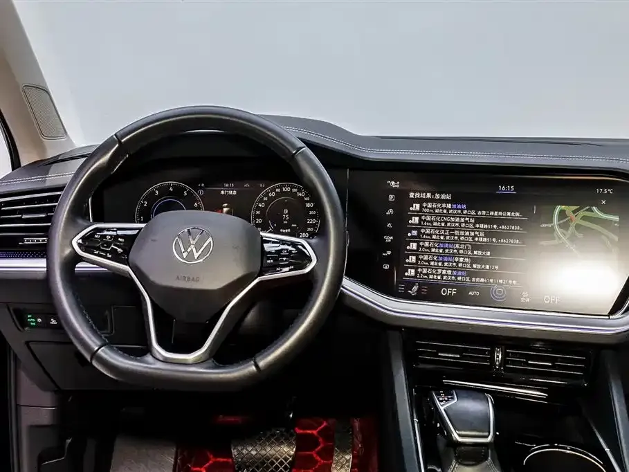 Volkswagen Touareg — фото 5