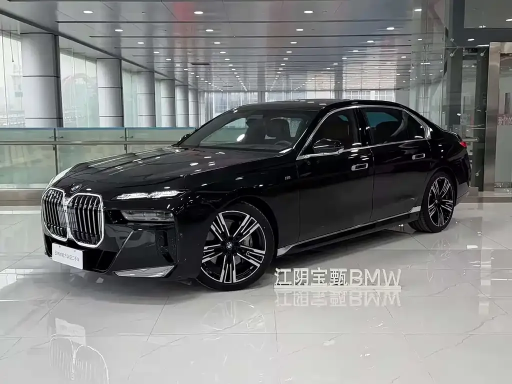 BMW 7 Series — фото 1