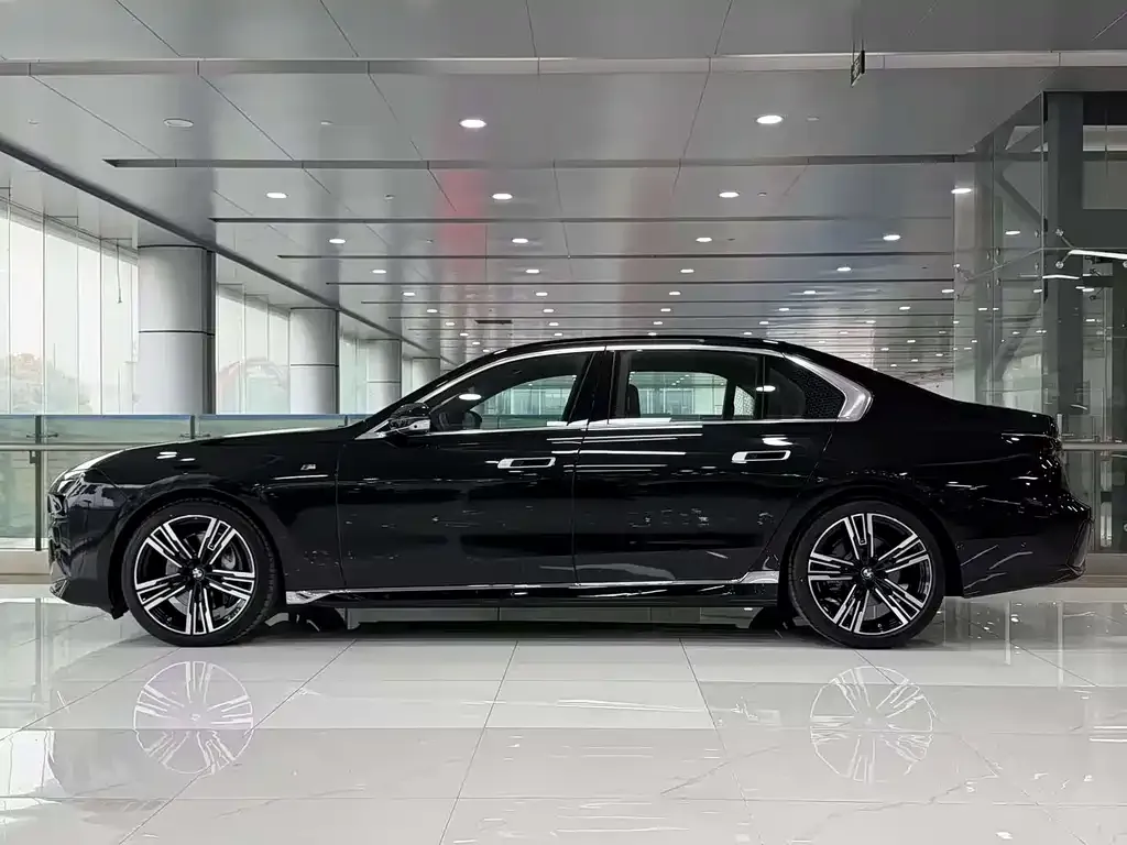 BMW 7 Series — фото 9