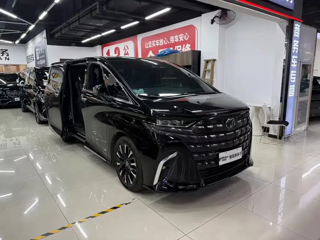 Toyota Alphard — фото 4