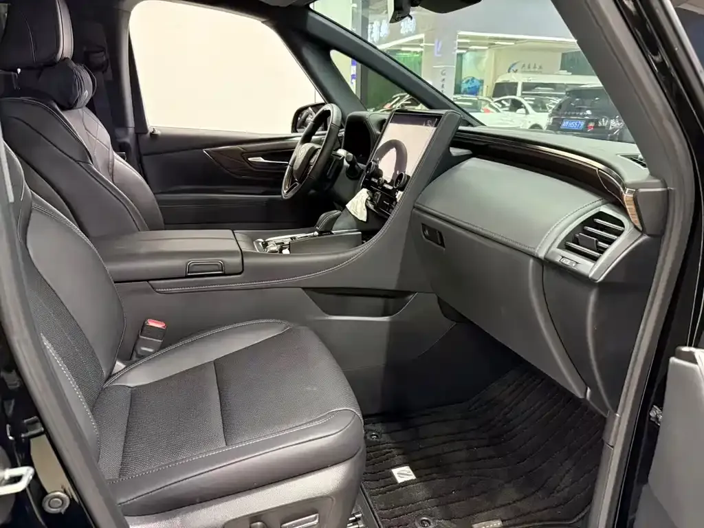 Toyota Alphard — фото 3