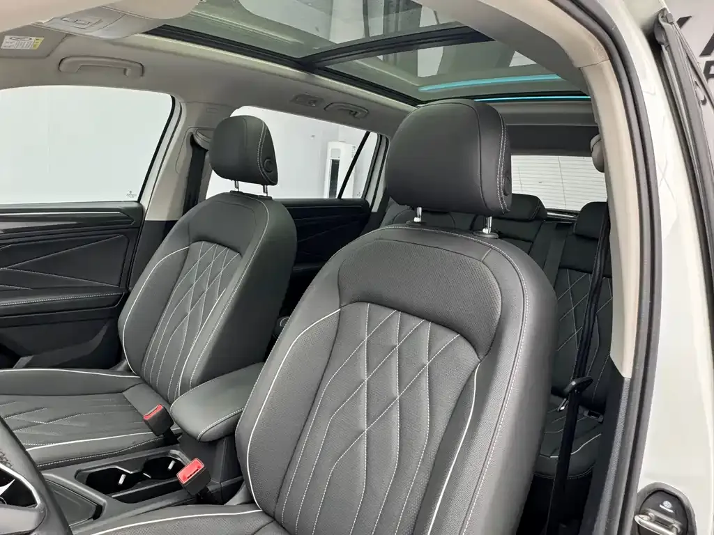Volkswagen Tiguan L — фото 7