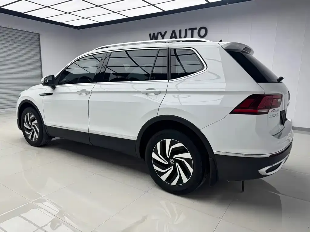 Volkswagen Tiguan L — фото 2