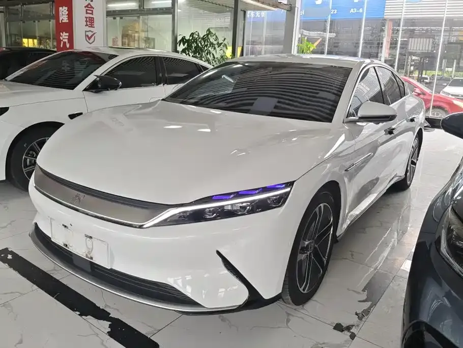 BYD Han — фото 1