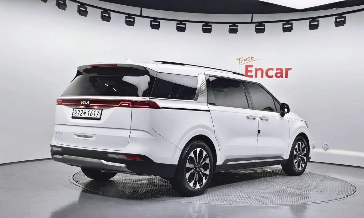Kia Carnival — фото 10