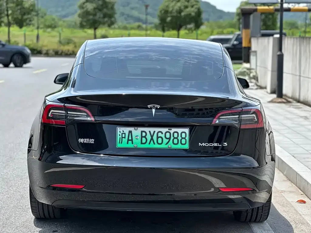 Tesla Model 3 — фото 8