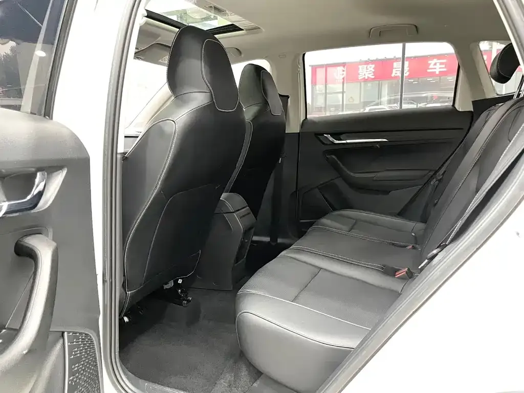 Skoda Kamiq — фото 2