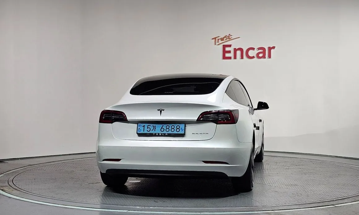 Tesla Model 3 — фото 2