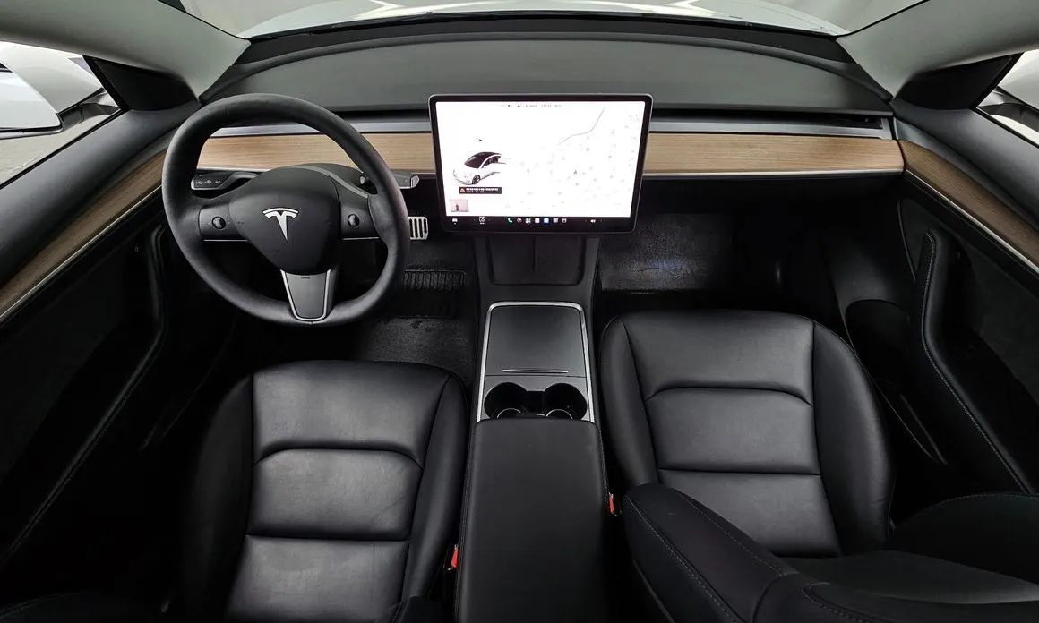 Tesla Model 3 — фото 6