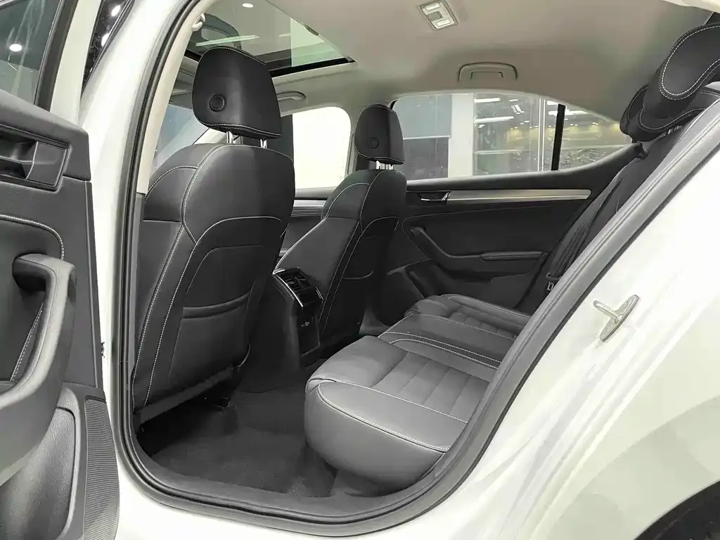 Skoda Superb — фото 4