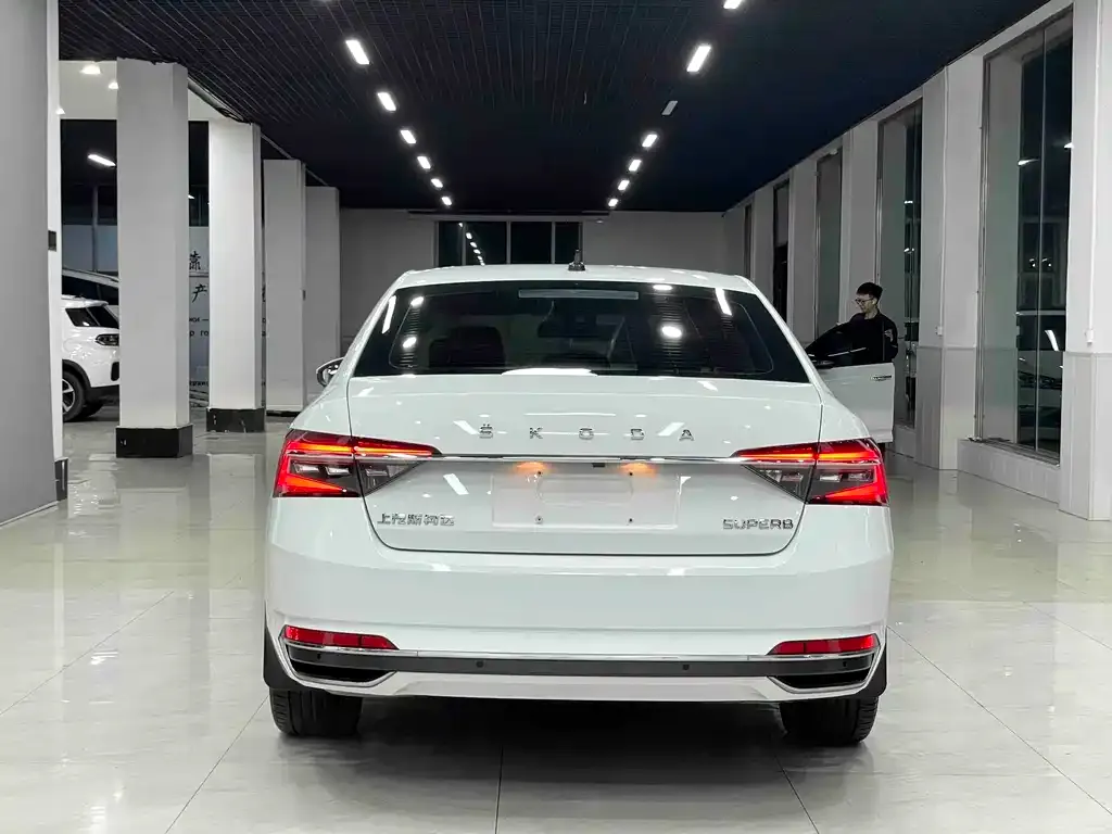 Skoda Superb — фото 6