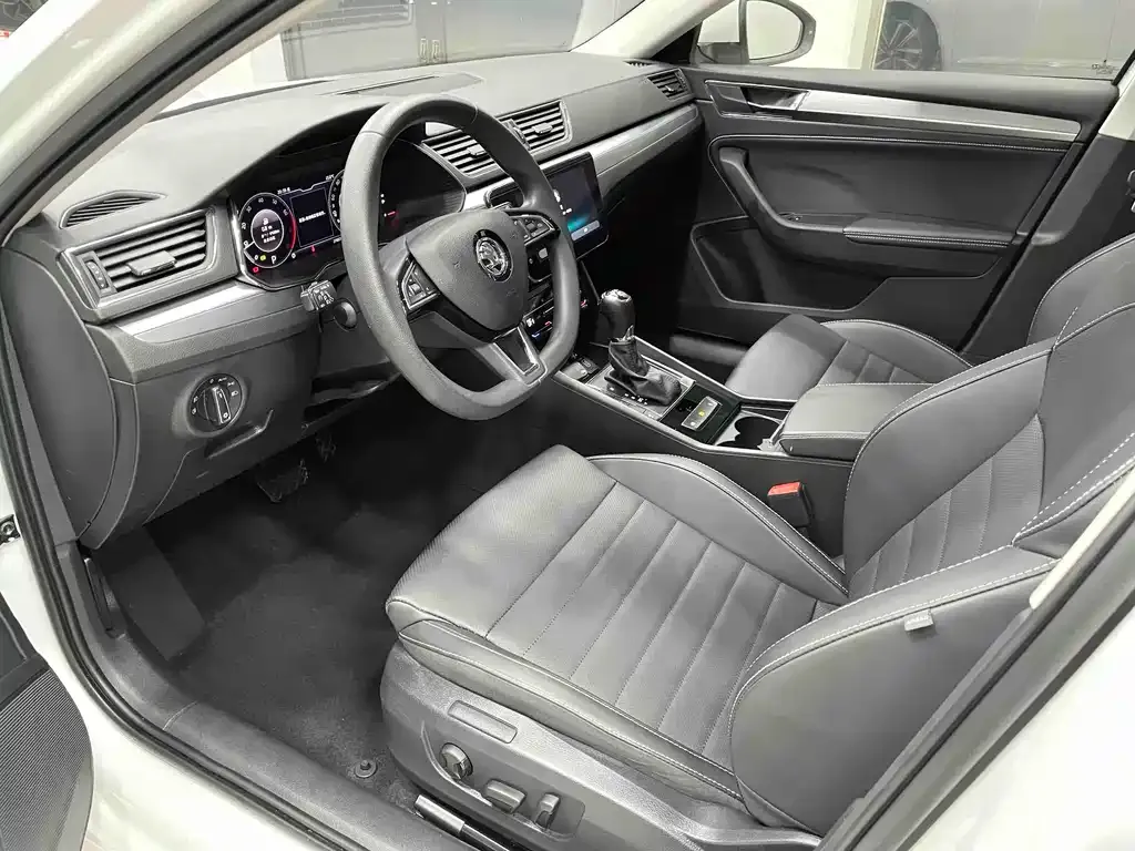 Skoda Superb — фото 5