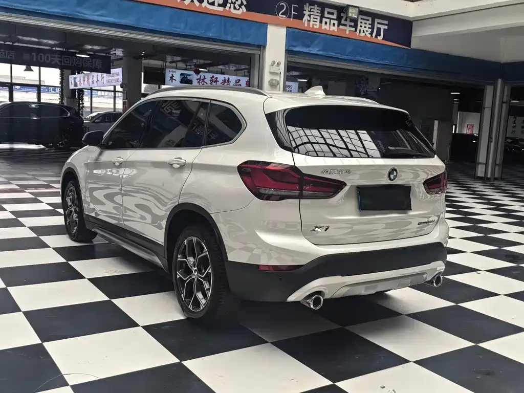 BMW X1 — фото 10