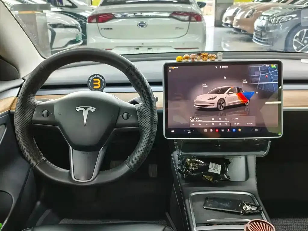 Tesla Model 3 — фото 8