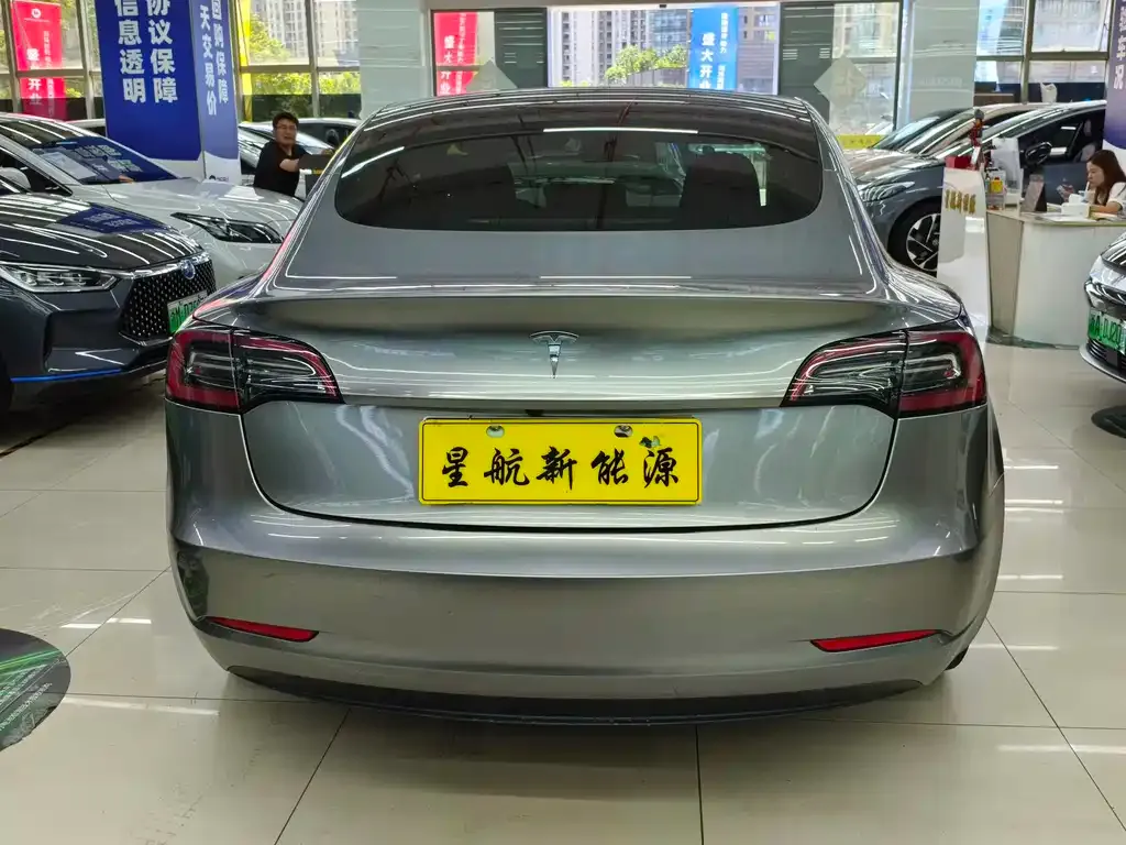 Tesla Model 3 — фото 3