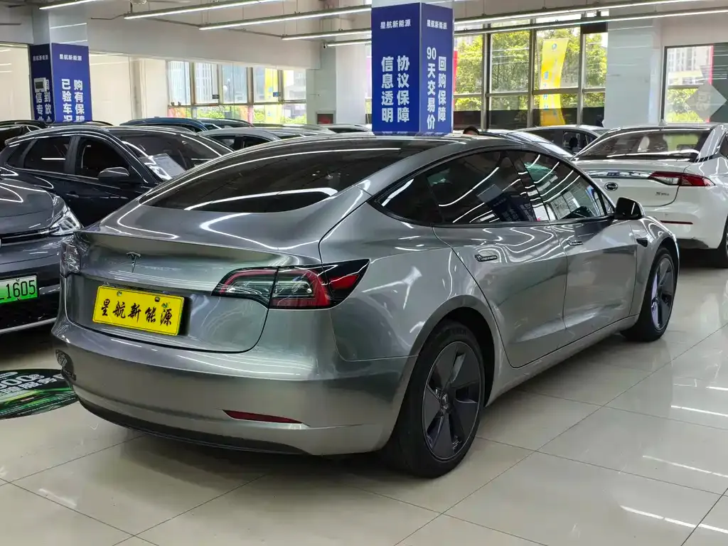 Tesla Model 3 — фото 9