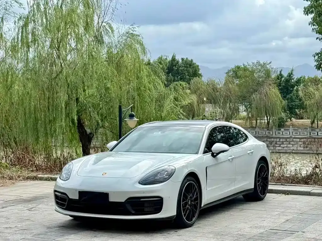 Porsche Panamera — фото 1