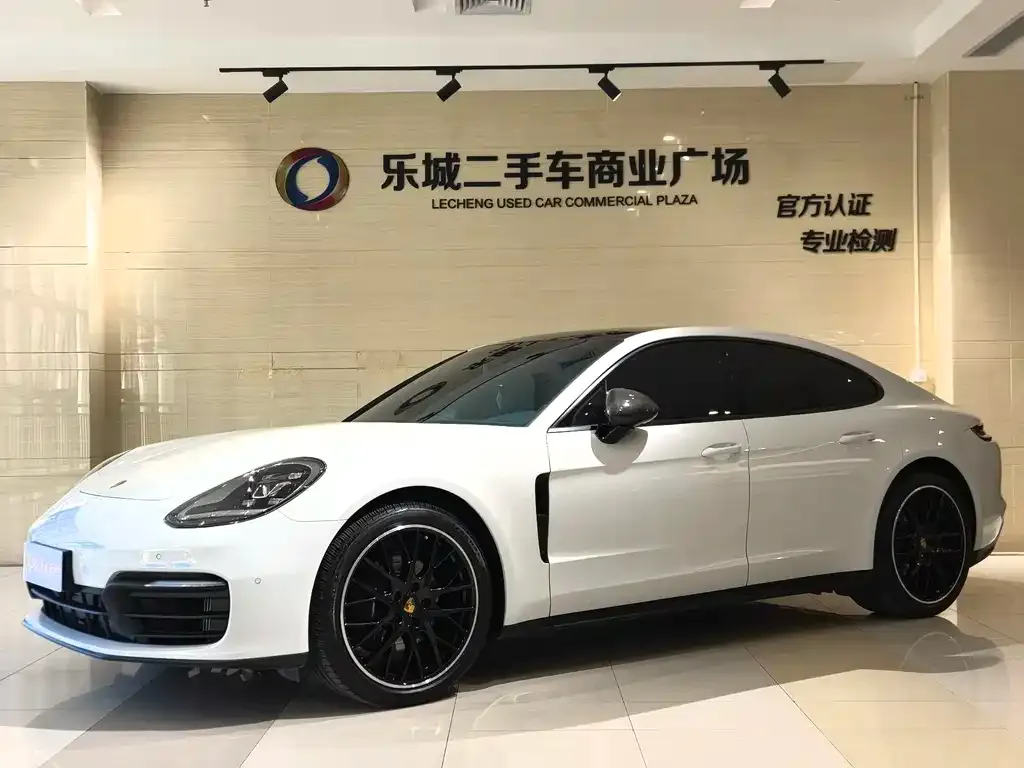Porsche Panamera — фото 1