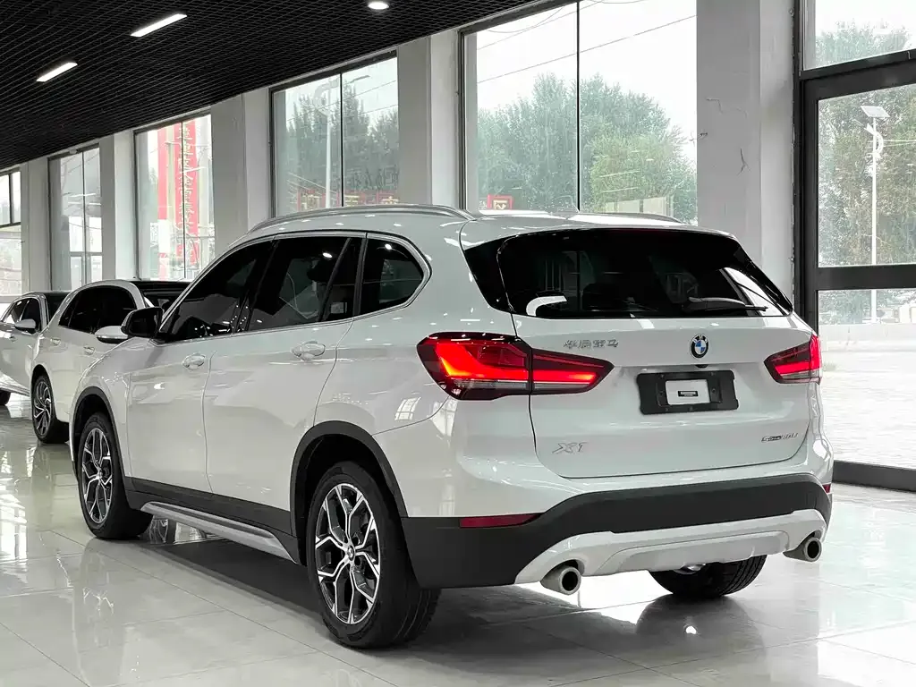 BMW X1 — фото 8