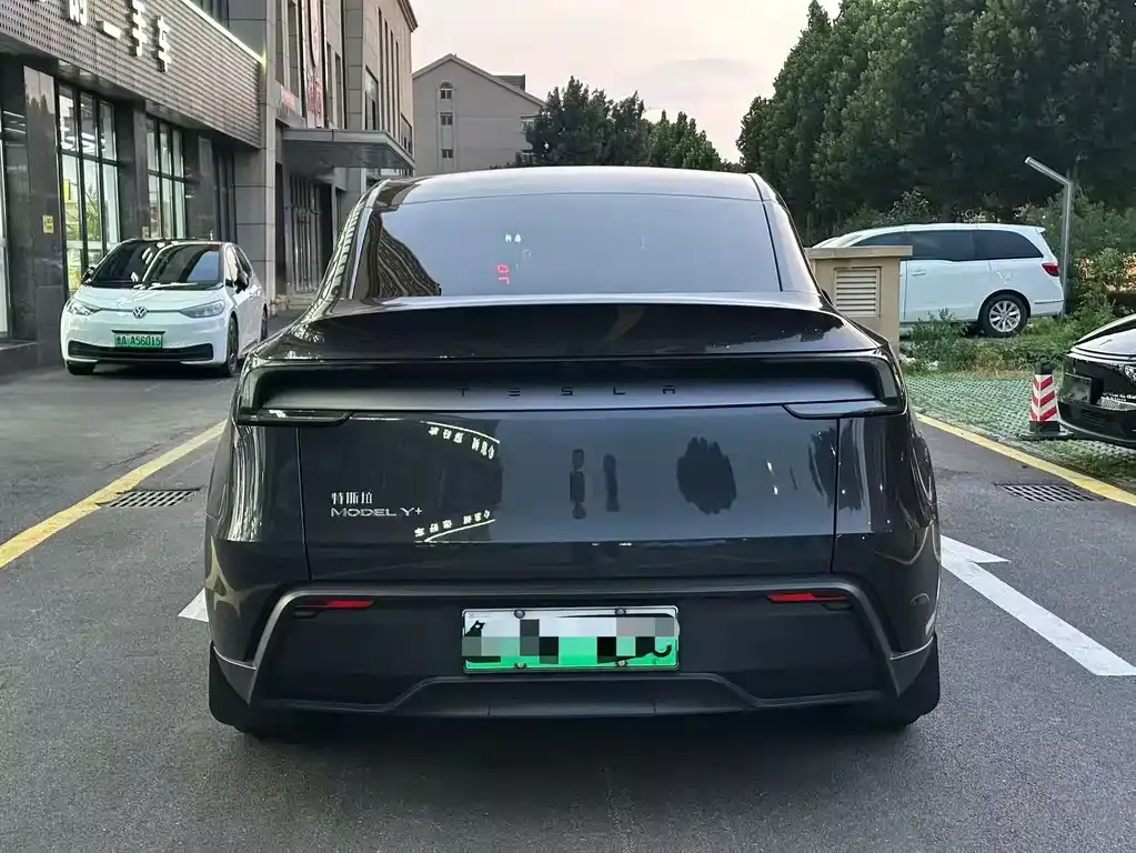 Tesla Model Y — фото 5