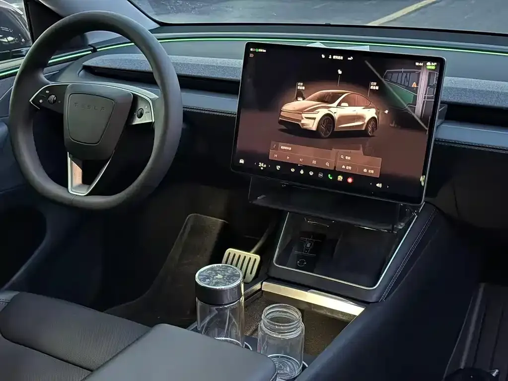 Tesla Model Y — фото 3