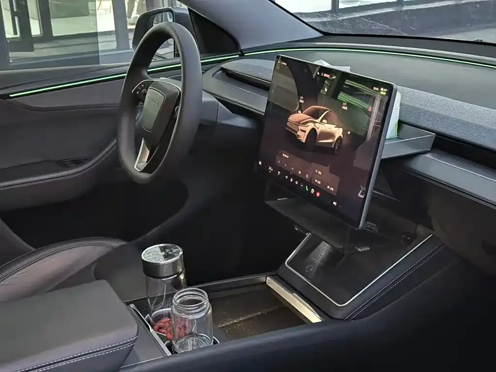Tesla Model Y — фото 4