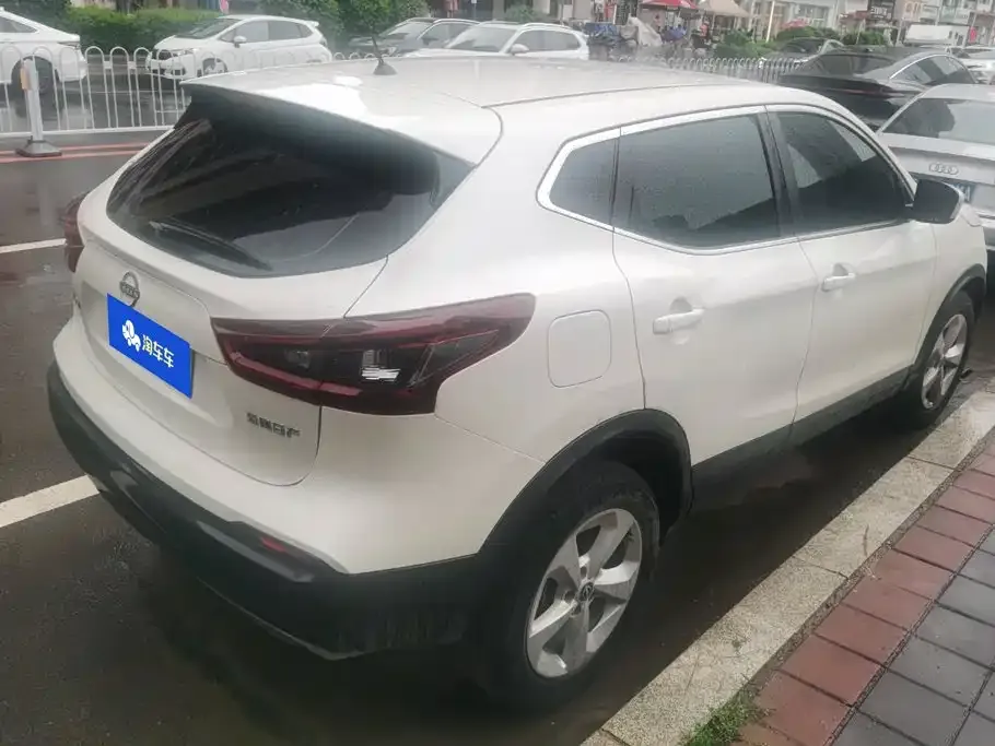 Nissan Qashqai — фото 9