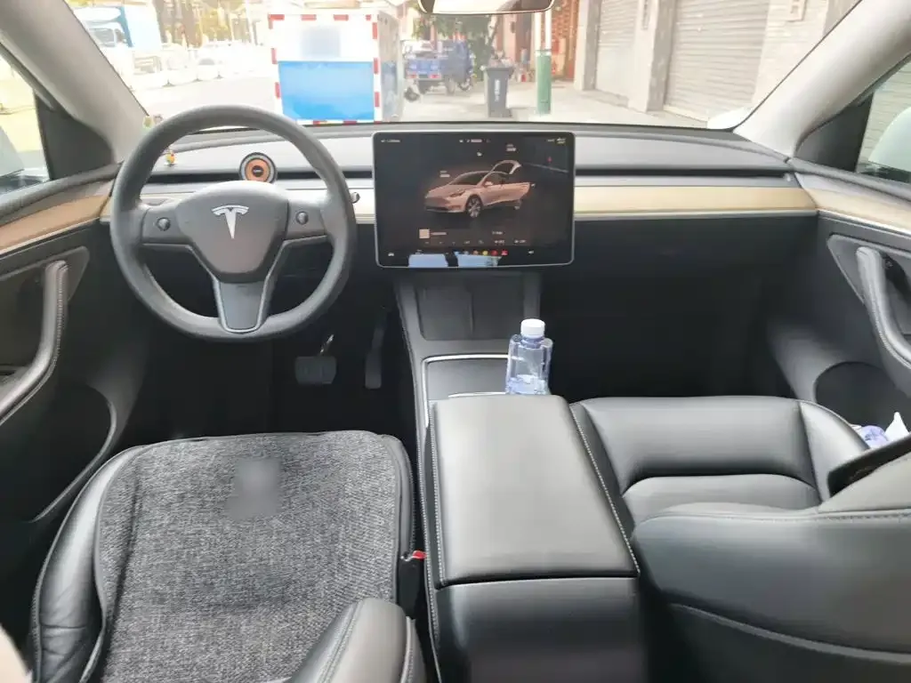 Tesla Model Y — фото 7