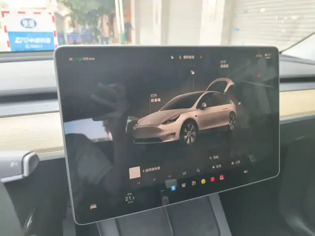 Tesla Model Y — фото 4