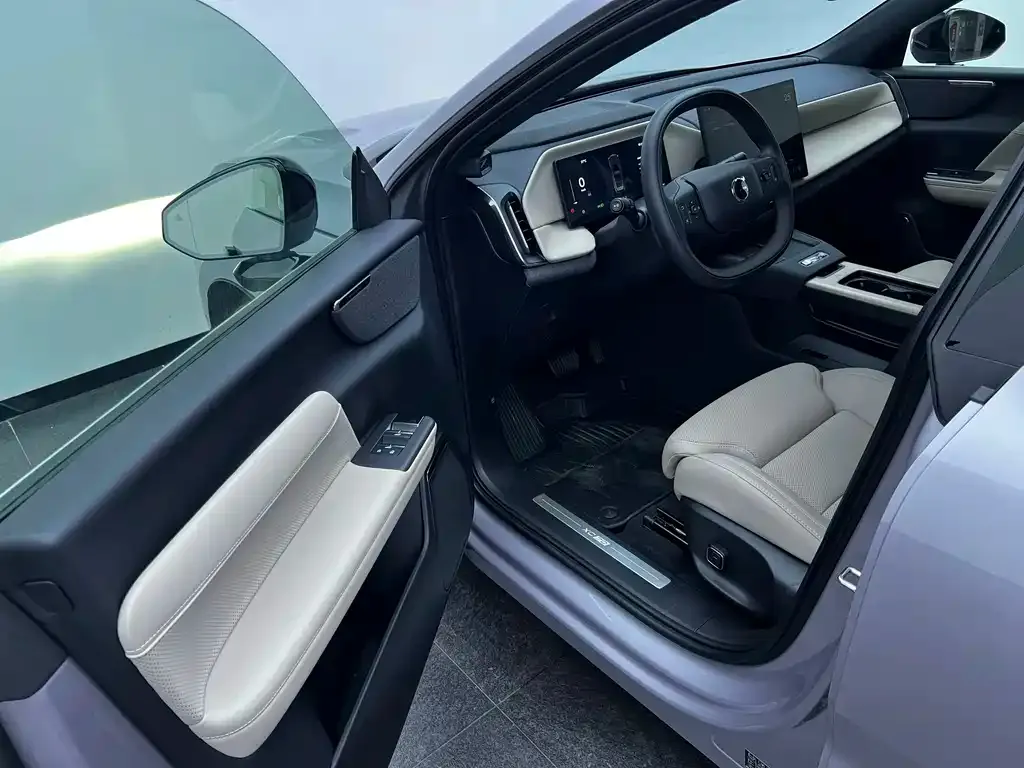 Volvo XC70 Plug-in Hybrid 2025 из CN, фото 6