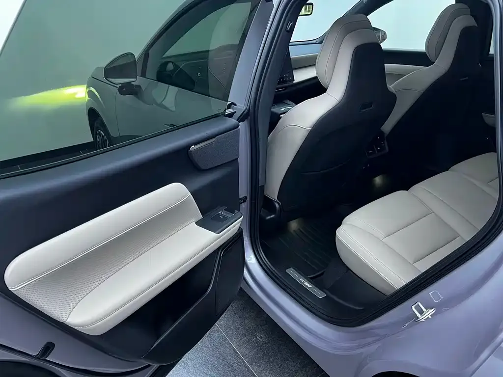 Volvo XC70 Plug-in Hybrid 2025 из CN, фото 9
