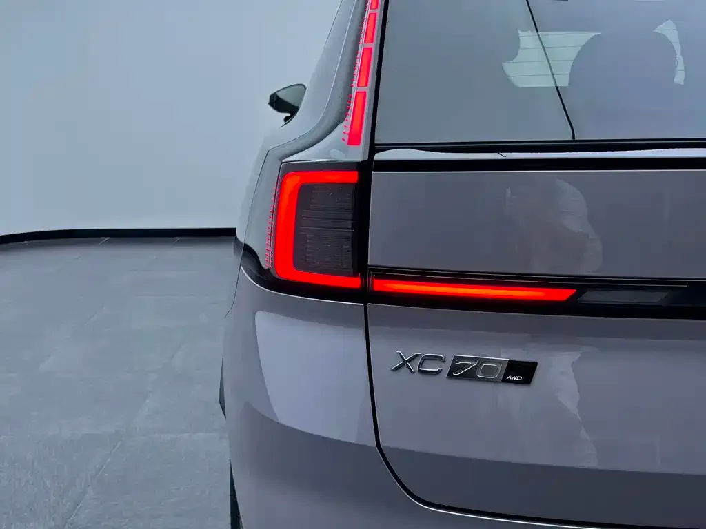 Volvo XC70 Plug-in Hybrid 2025 из CN, фото 4