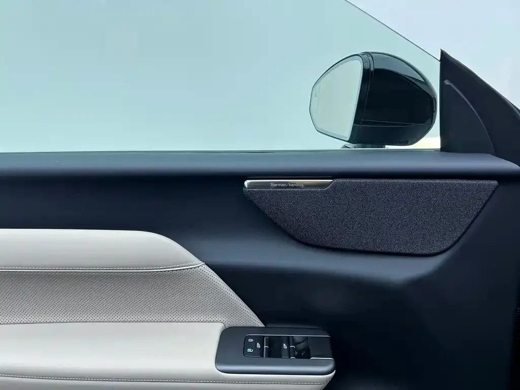 Volvo XC70 Plug-in Hybrid 2025 из CN, фото 10