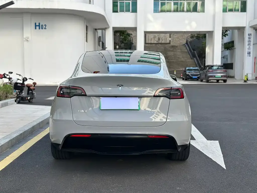 Tesla Model Y — фото 4