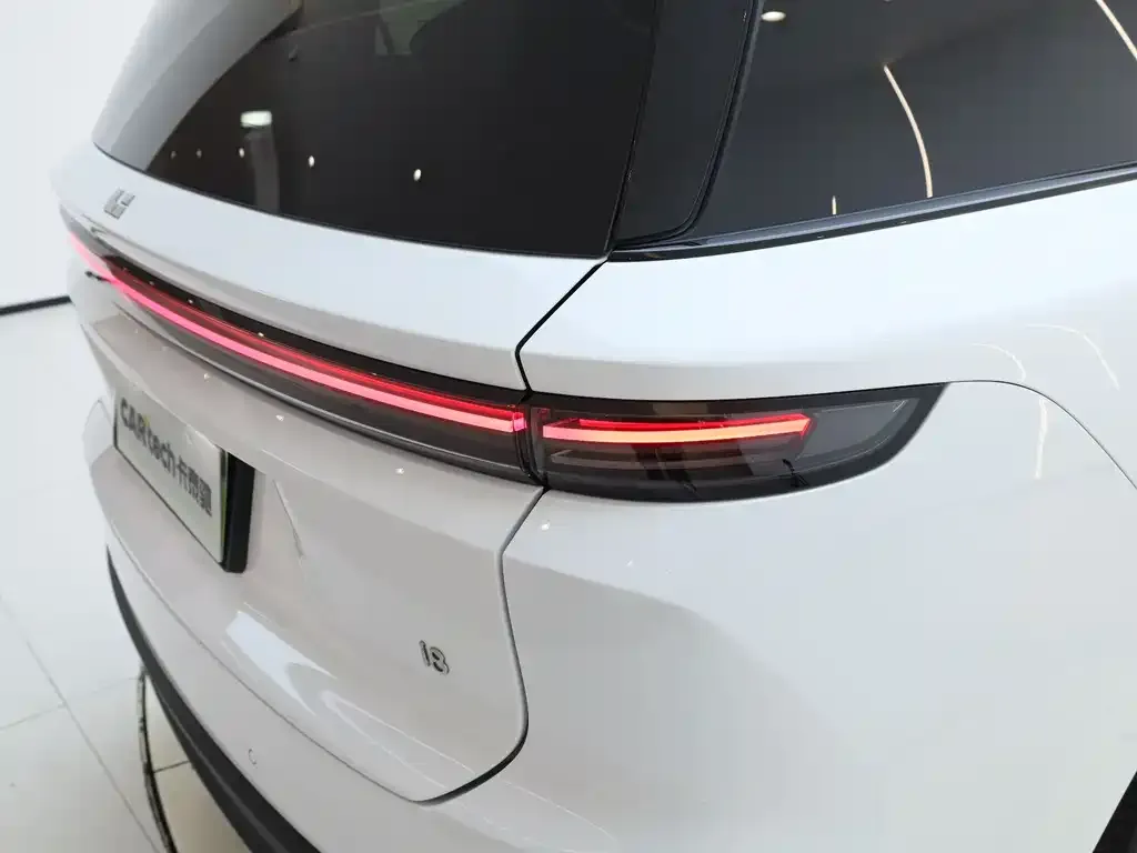 Li Auto i8 — фото 3