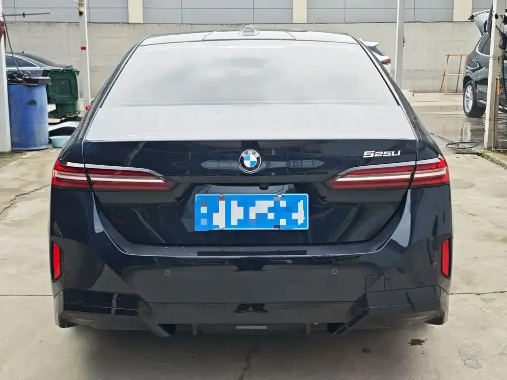 BMW 5 Series — фото 2