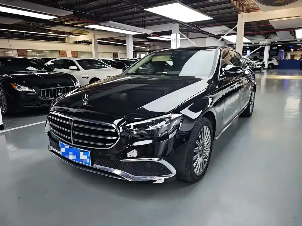 Mercedes-Benz E-Class — фото 1