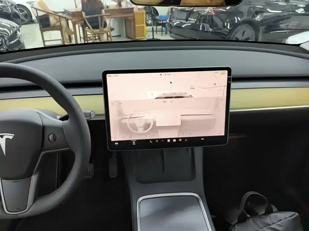 Tesla Model Y — фото 4