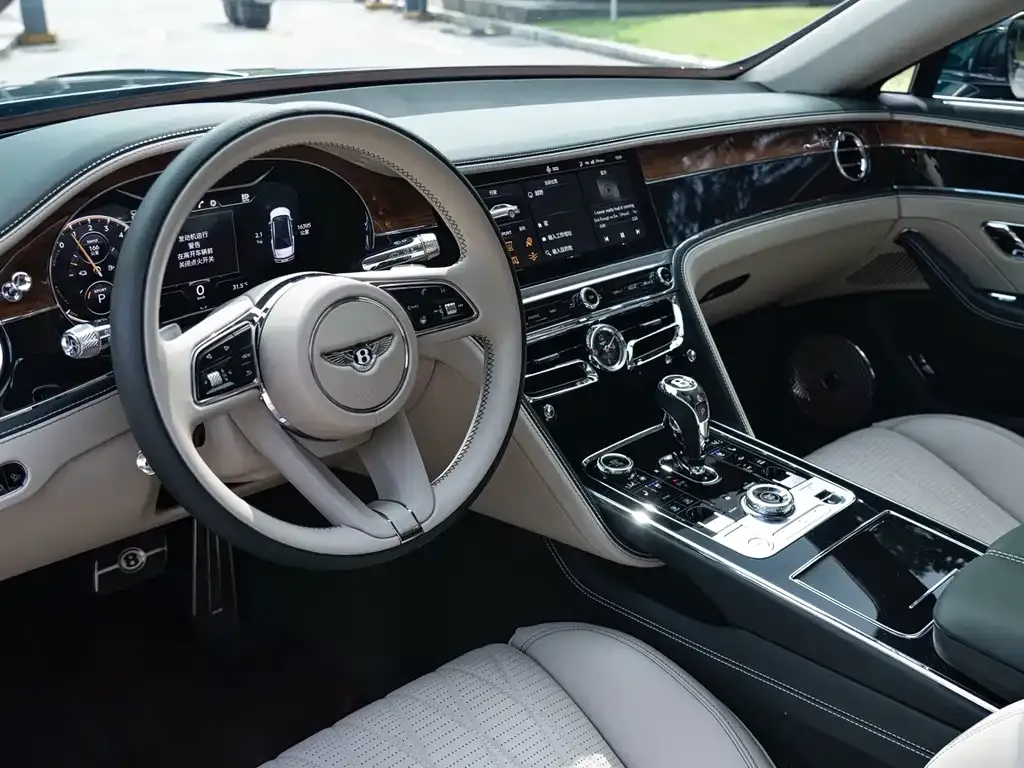 Bentley Flying Spur PHEV — фото 3