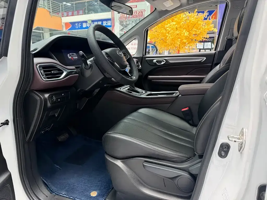 GAC Motor Trumpchi M6 — фото 3