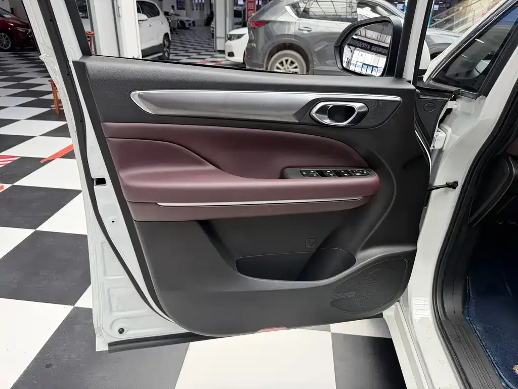 GAC Motor Trumpchi M6 — фото 4