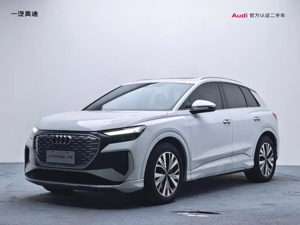Audi Q4 e-tron — фото 1