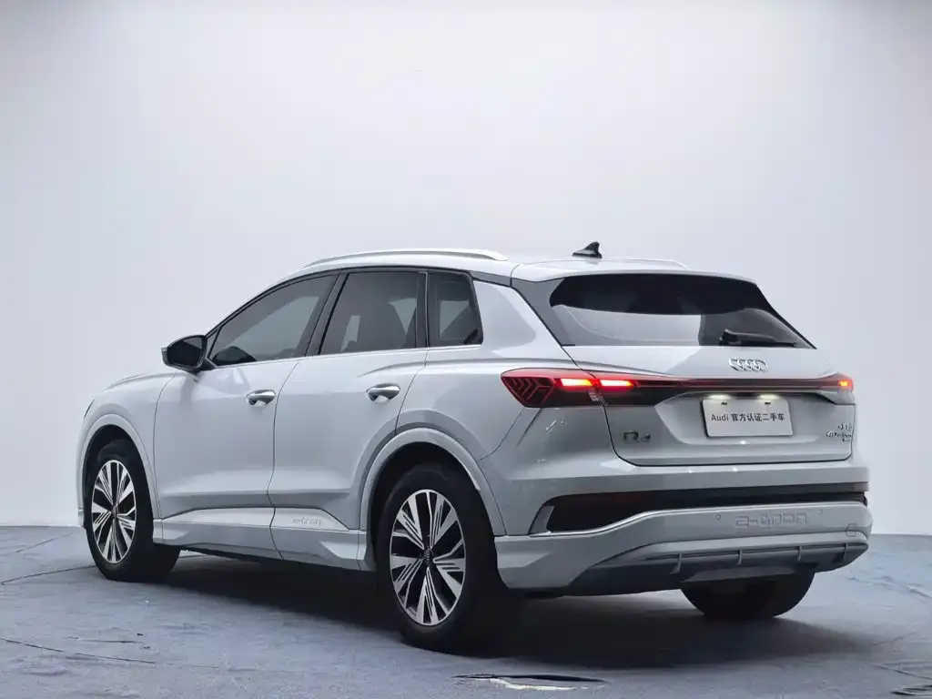 Audi Q4 e-tron — фото 2