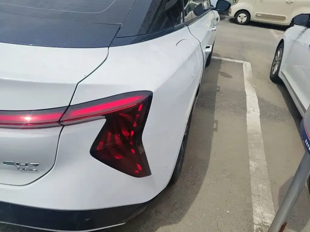 Hongqi EH7 2024 из CN, фото 9