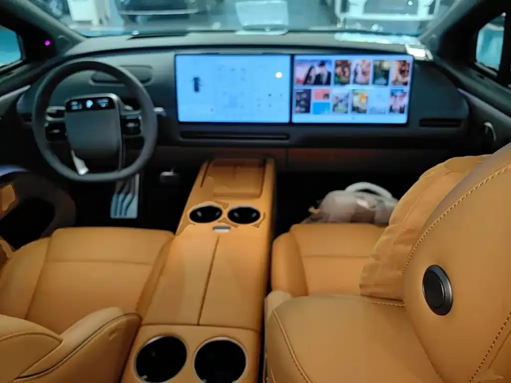 Li Auto i8 — фото 10