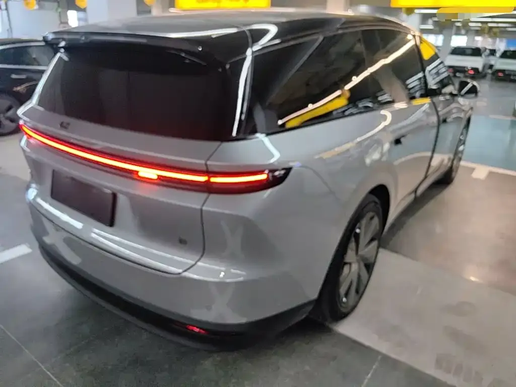 Li Auto i8 — фото 6