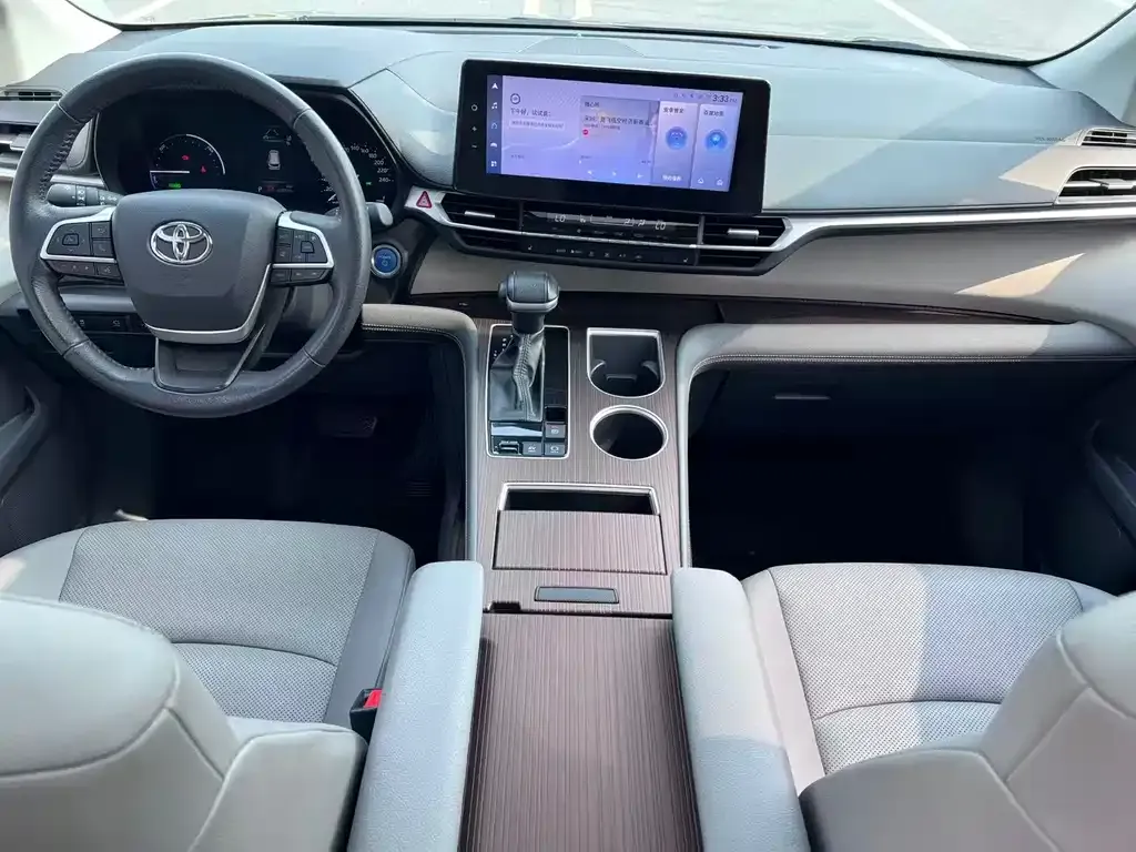 Toyota Granvia — фото 6
