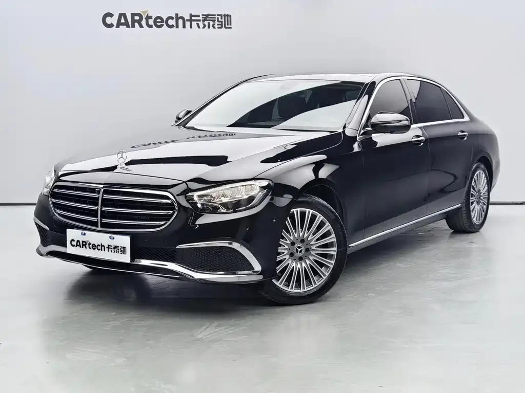 Mercedes-Benz E-Class — фото 1