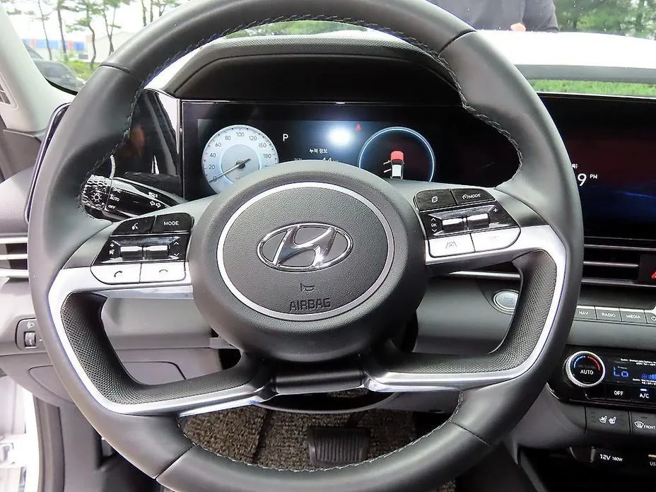 Hyundai AVANTE — фото 3