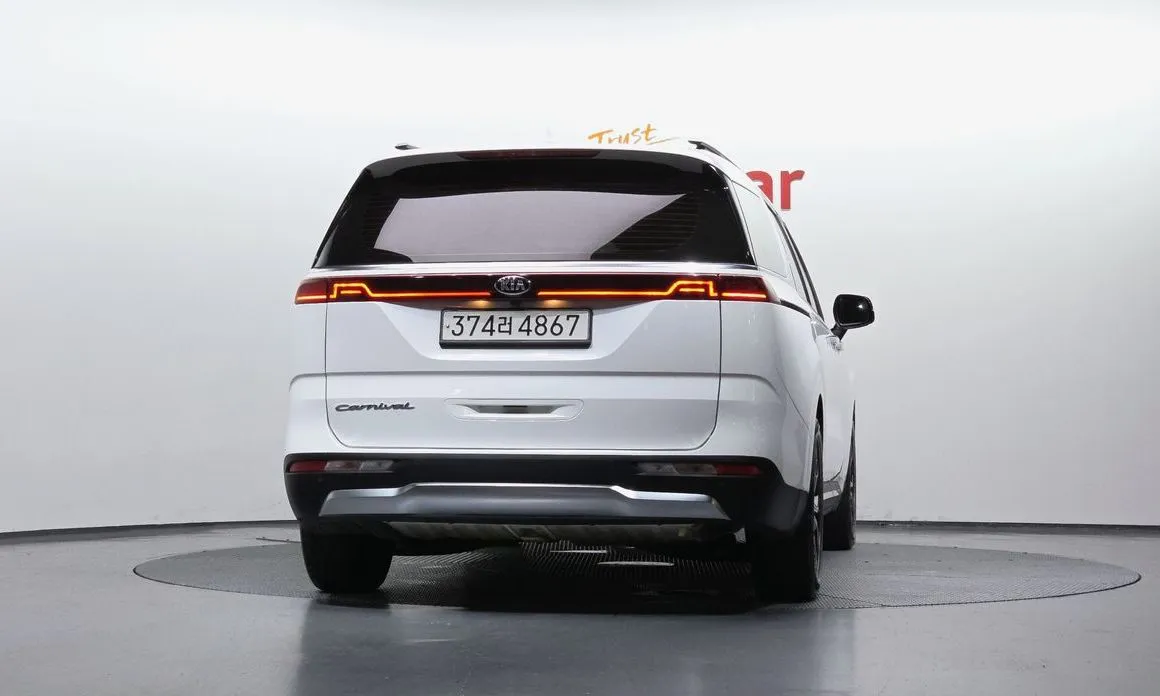 Kia Carnival — фото 10